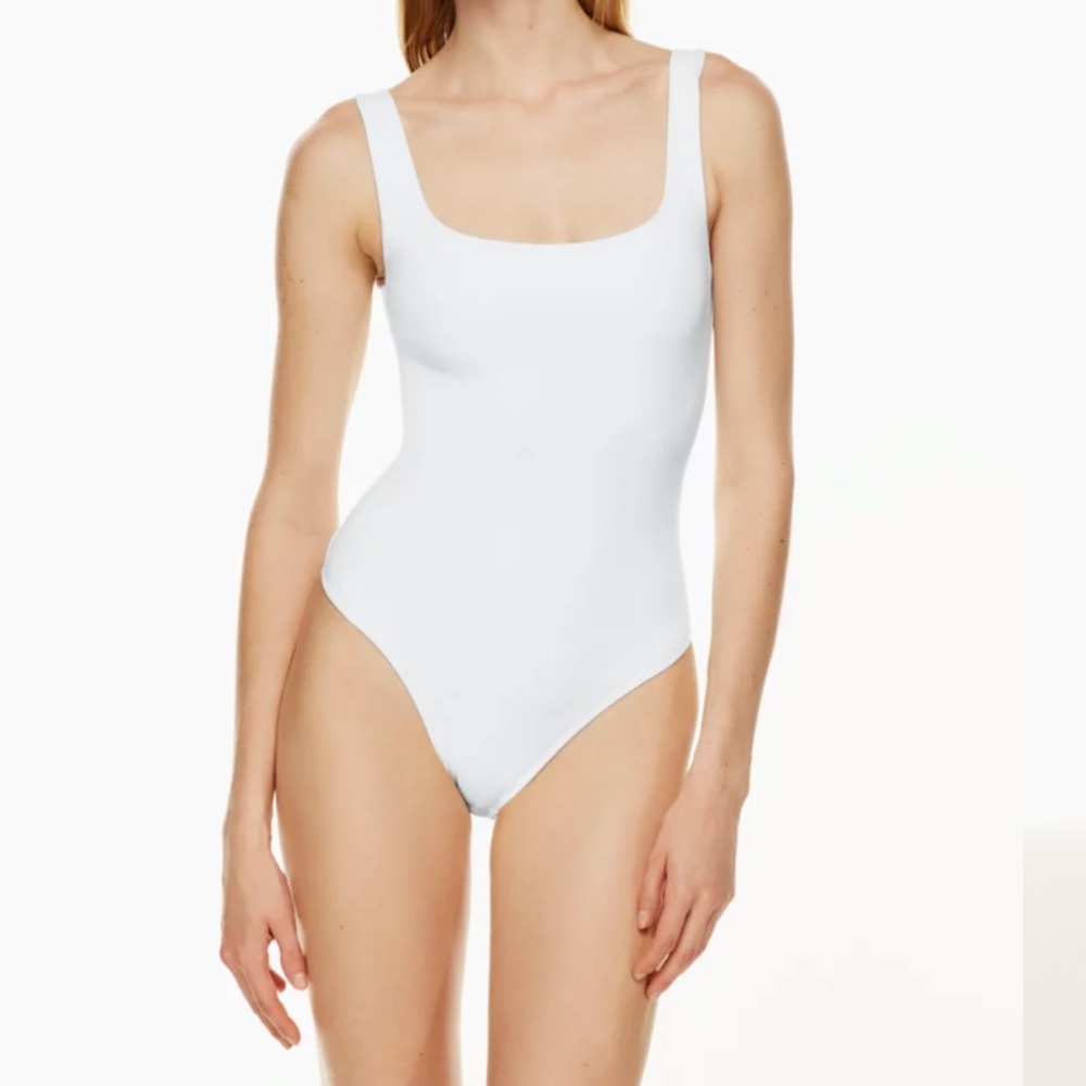 Babaton Contour Squareneck Bodysuit
